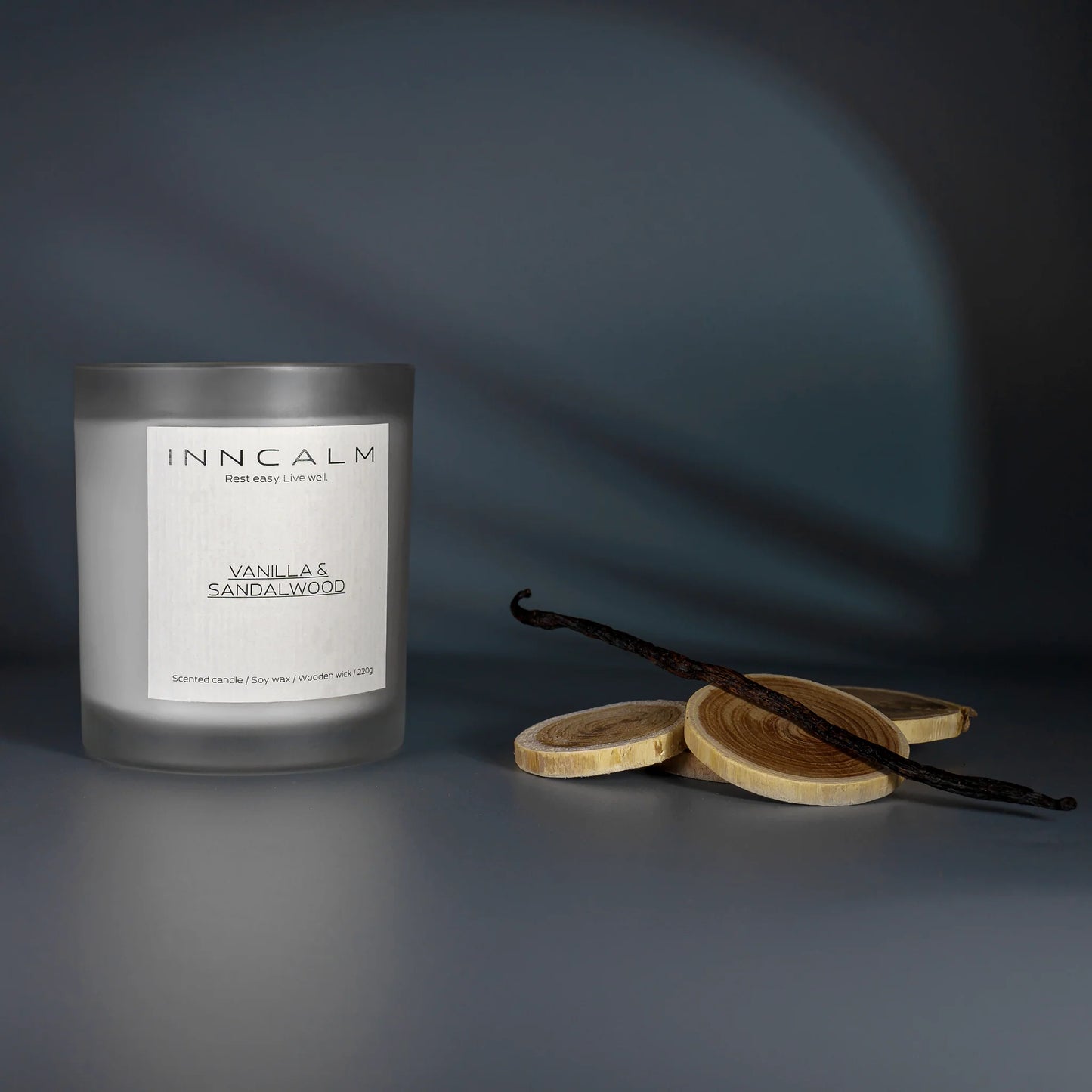 Vanilla & Sandalwood scented candle in a glass jar, sweet vanilla and warm sandalwood, soy wax and crystal decoration.