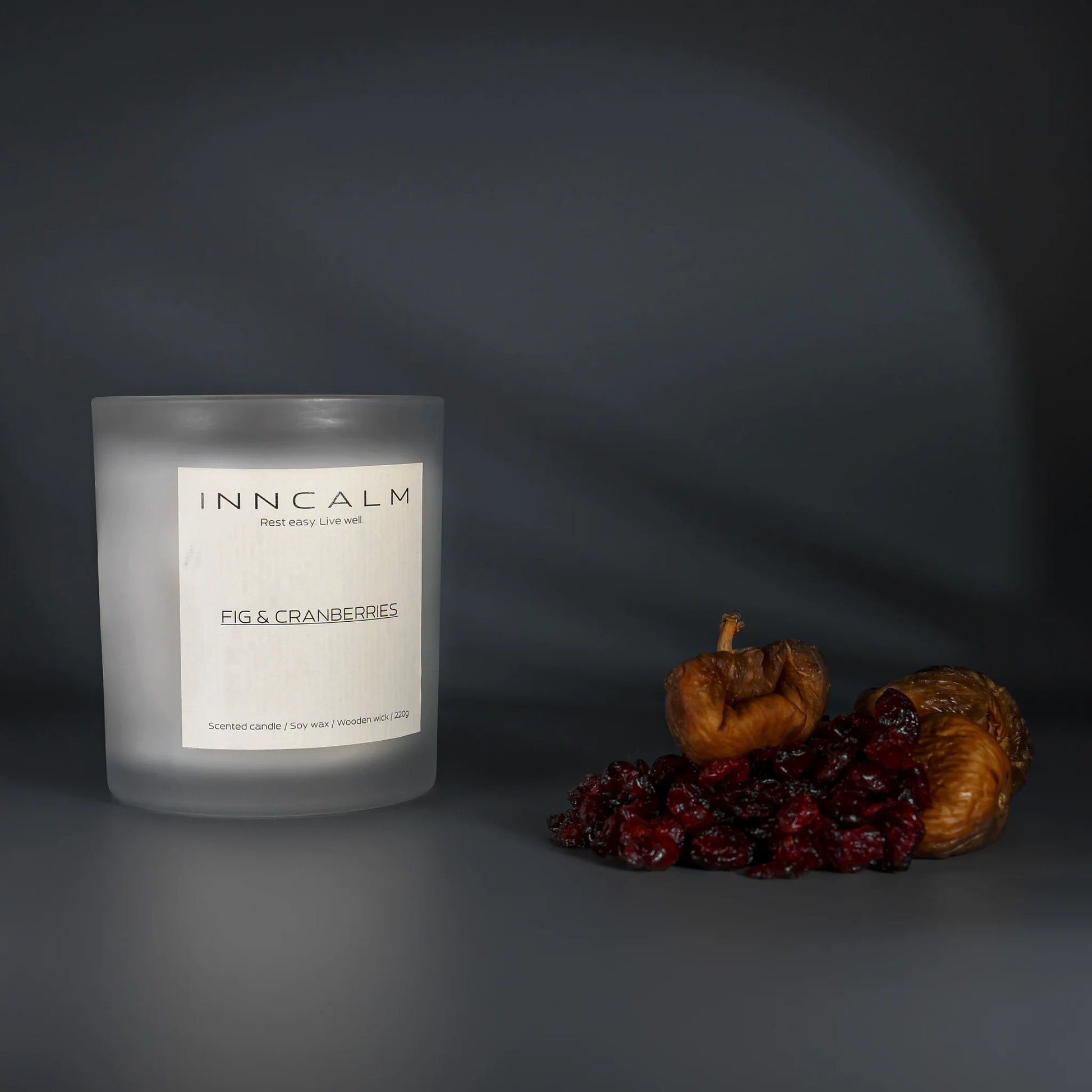 Fig & Cranberries scented candle, fruity fragrance with sweet fig and tart cranberry notes, soy wax and crystal decoration