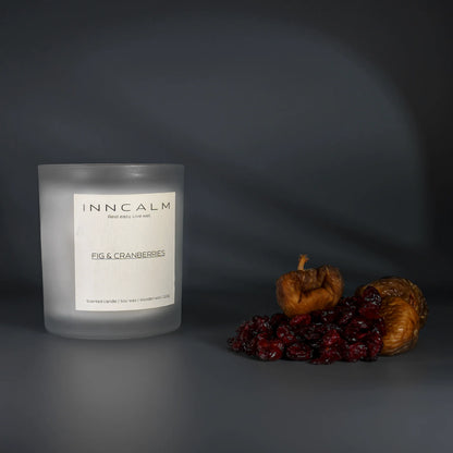 Fig & Cranberries scented candle, fruity fragrance with sweet fig and tart cranberry notes, soy wax and crystal decoration