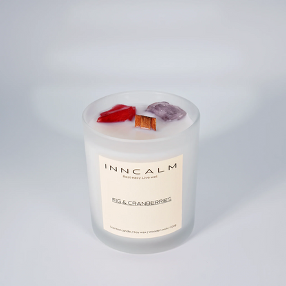 INNCALM Fig & Cranberries luxury candle, perfect blend of warmth and fruitiness, natural wooden wick for an even burn.