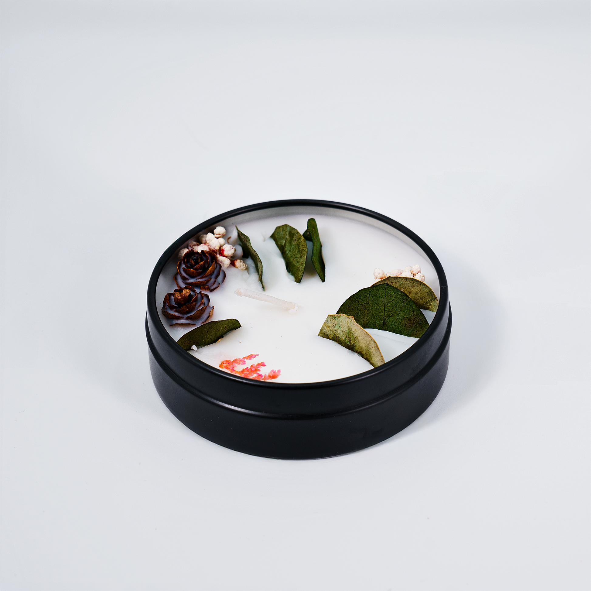 Good Night scented candle in a tin – top view of the natural soy wax candle with floral decorations for a peaceful ambiance.