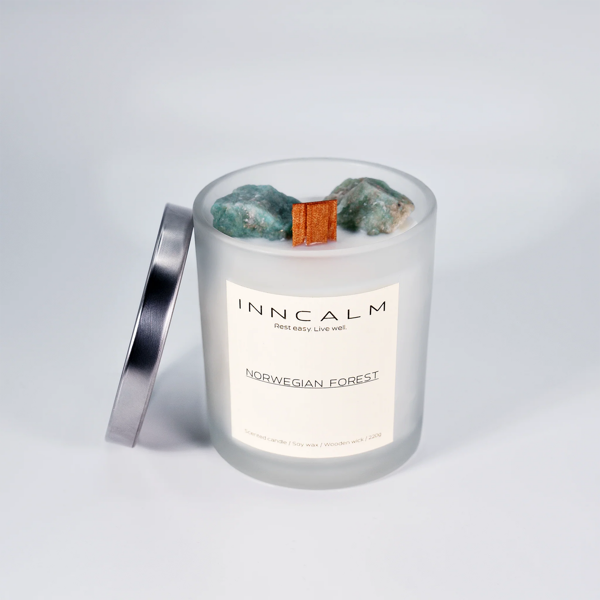 High-quality glass lid preserve the fresh, earthy aroma of pine and cedar in this soy wax Norwegian Forest scented candle.