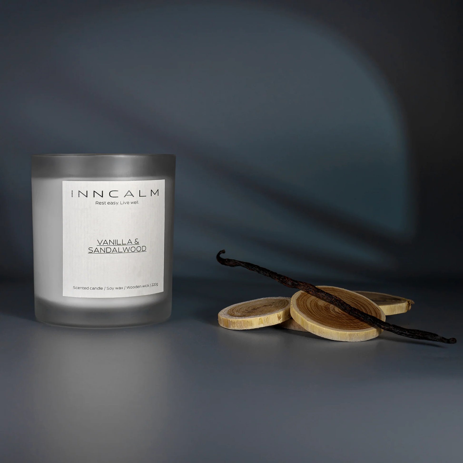 Vanilla & Sandalwood scented candle in a glass jar, sweet vanilla and warm sandalwood, soy wax and crystal decoration.