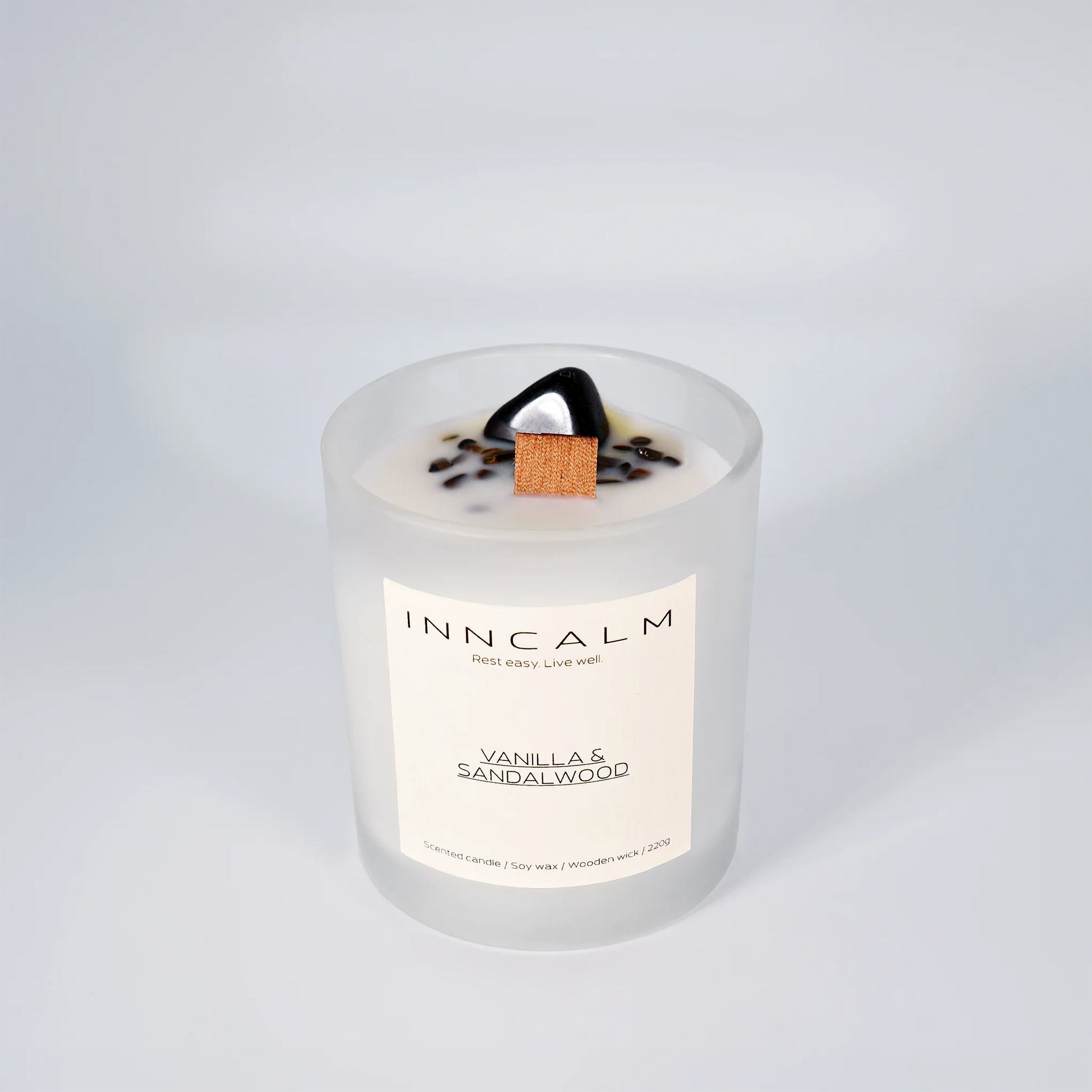 Vanilla & Sandalwood scented candle, comforting fragrance perfect for relaxation and wooden wick for a soothing crackle.